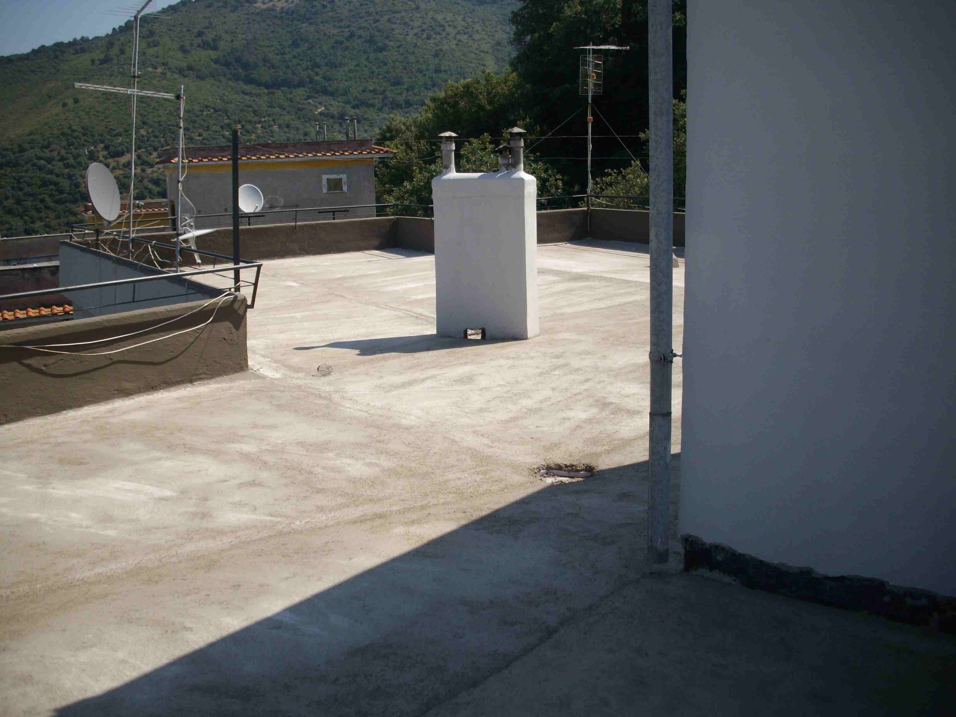 Rifacimento pavimentazione terrazzo condominiale a tivoli lucidi ... Rifacimento terrazzo condominiale